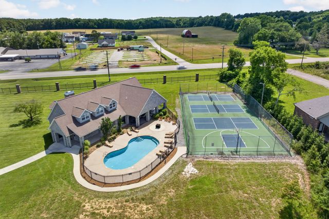 211 Tomlon Rd, Crossville, TN 38555