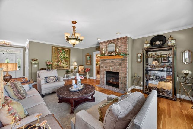 211 Tomlon Rd, Crossville, TN 38555