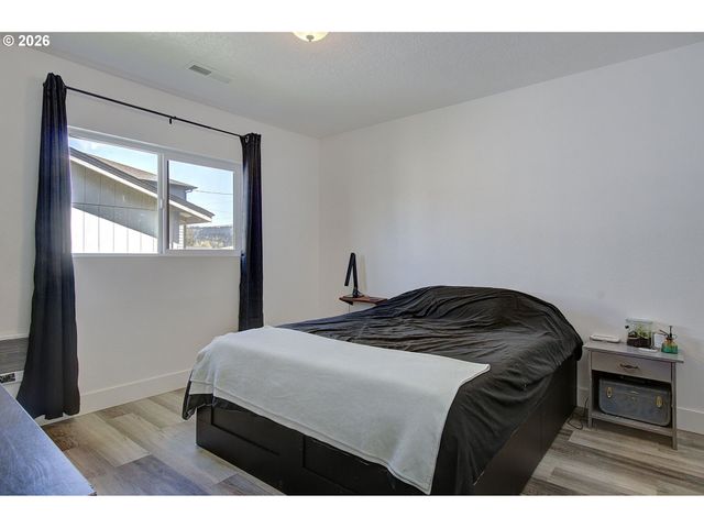 605 MILL St, Kelso, WA 98626