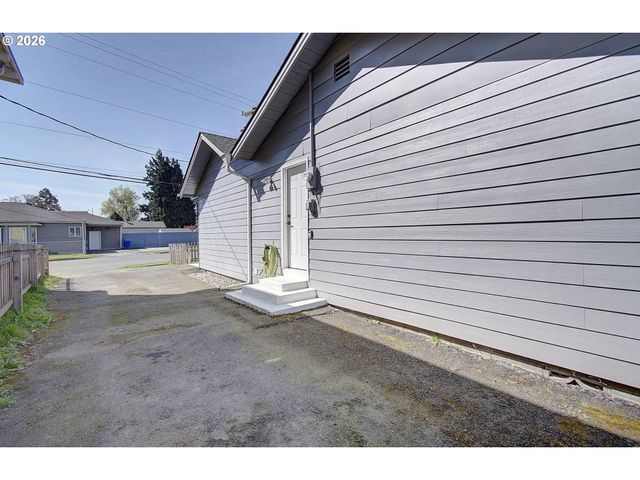 605 MILL St, Kelso, WA 98626
