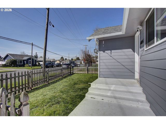 605 MILL St, Kelso, WA 98626