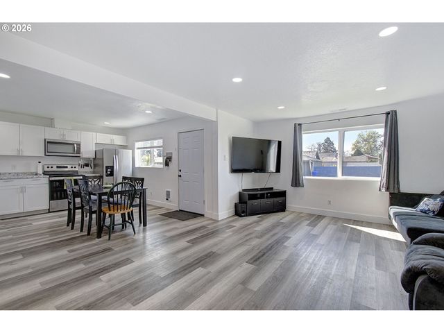 605 MILL St, Kelso, WA 98626