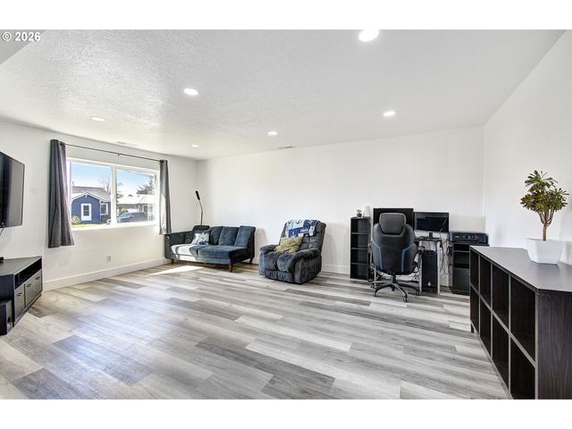605 MILL St, Kelso, WA 98626