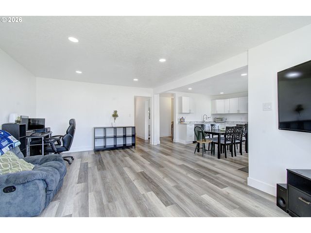 605 MILL St, Kelso, WA 98626