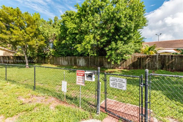 3944 SW 48th Ave, Pembroke Park, FL 33023