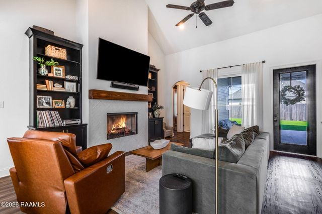 403 Sunshine Rise Drive, Broussard, LA 70518