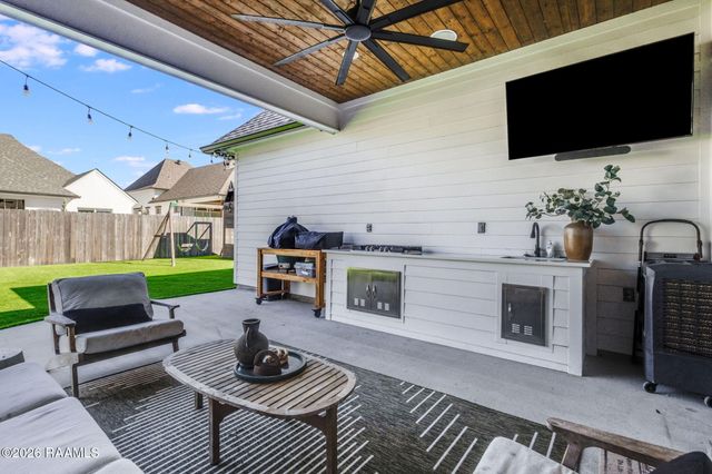 403 Sunshine Rise Drive, Broussard, LA 70518