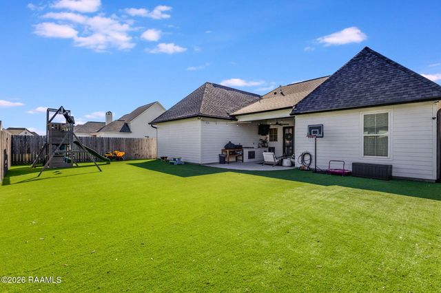 403 Sunshine Rise Drive, Broussard, LA 70518