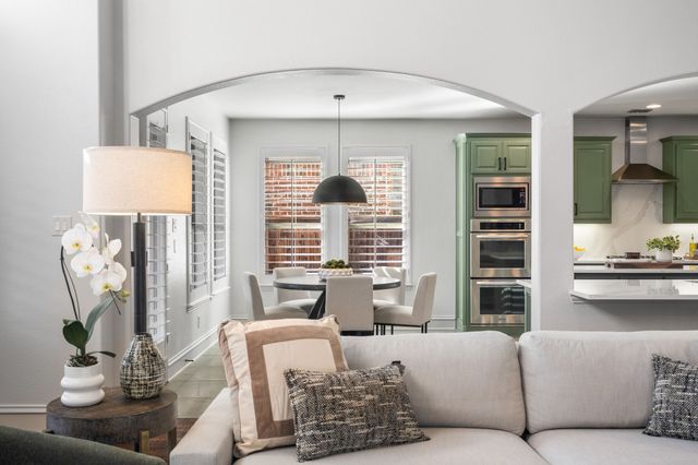 810 Senna Drive, Lantana, TX 76226