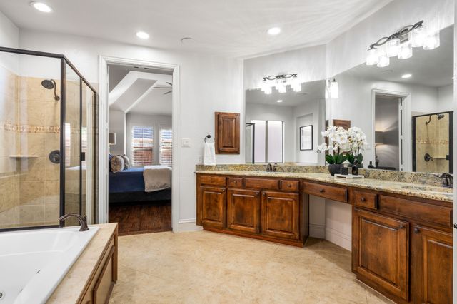 810 Senna Drive, Lantana, TX 76226