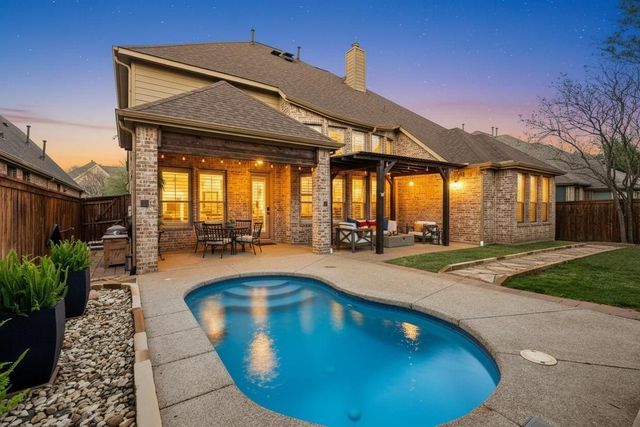 810 Senna Drive, Lantana, TX 76226