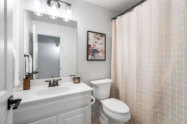 810 Senna Drive, Lantana, TX 76226