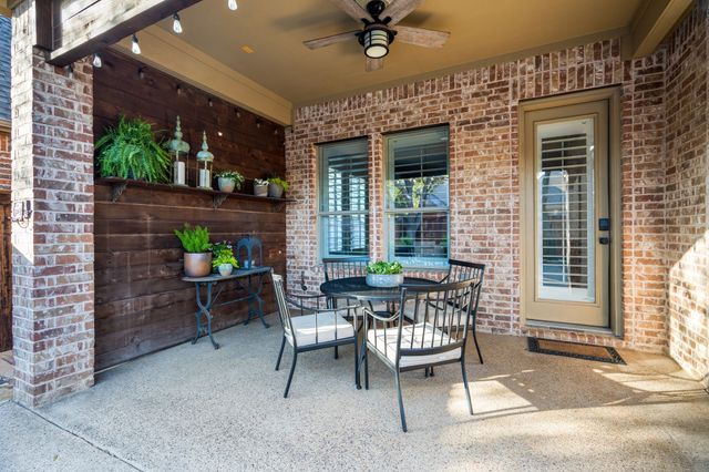 810 Senna Drive, Lantana, TX 76226