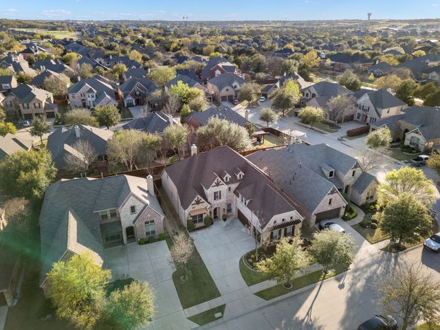 810 Senna Drive, Lantana, TX 76226