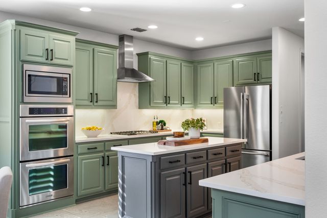 810 Senna Drive, Lantana, TX 76226