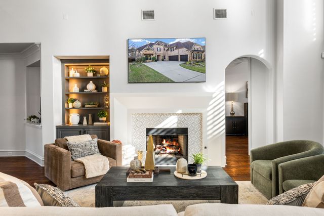 810 Senna Drive, Lantana, TX 76226