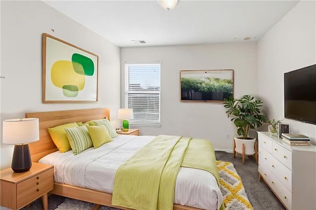 316 Ghost Creek Circle, Gardner, KS 66030