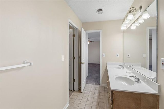 316 Ghost Creek Circle, Gardner, KS 66030