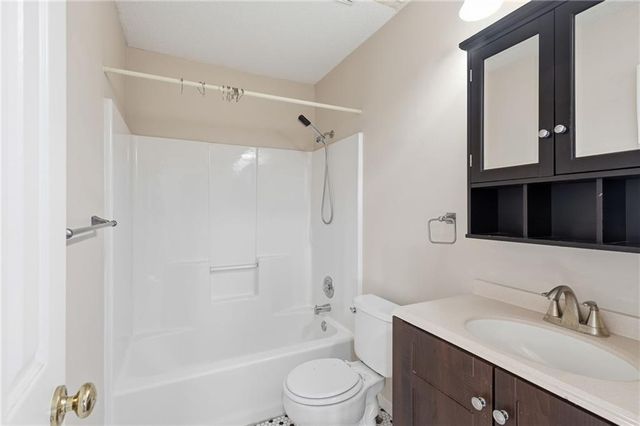 316 Ghost Creek Circle, Gardner, KS 66030