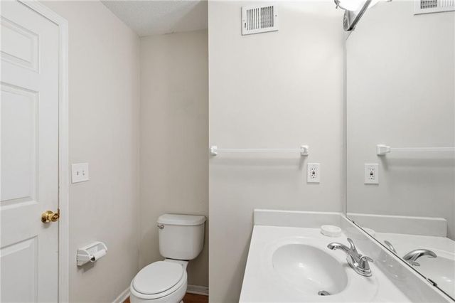 316 Ghost Creek Circle, Gardner, KS 66030