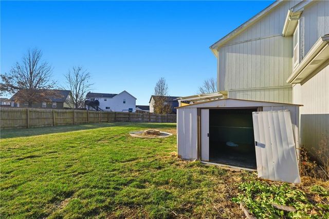 316 Ghost Creek Circle, Gardner, KS 66030