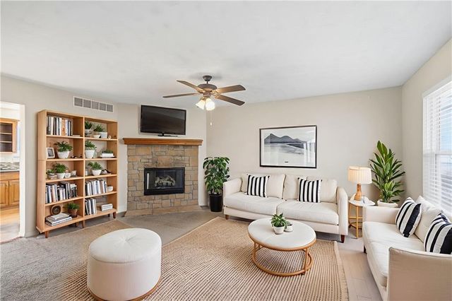 316 Ghost Creek Circle, Gardner, KS 66030