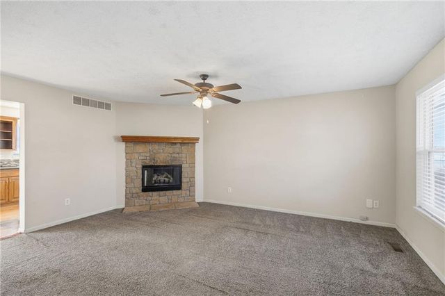 316 Ghost Creek Circle, Gardner, KS 66030