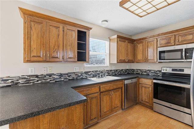 316 Ghost Creek Circle, Gardner, KS 66030