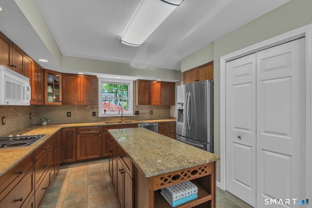 14 Ryan Drive, Ellington, CT 06029