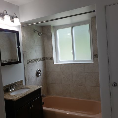4851 Greenleaf Street 11, Skokie, IL 60077