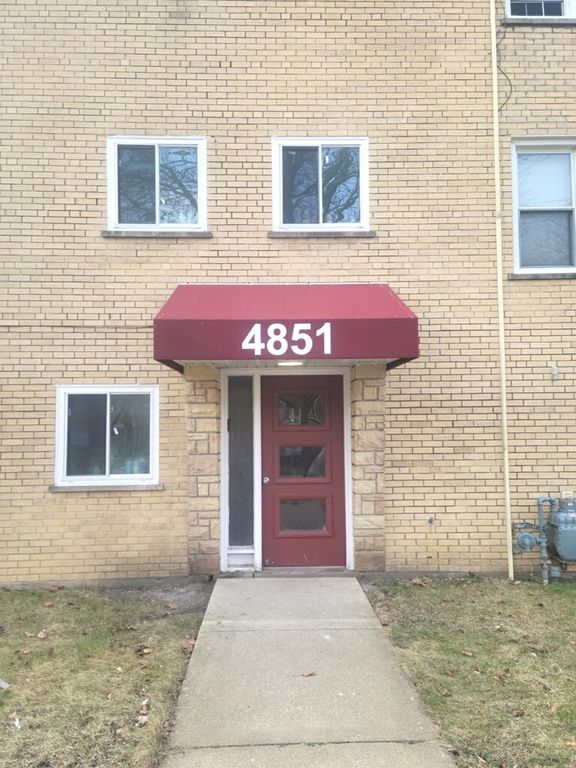 4851 Greenleaf Street 11, Skokie, IL 60077