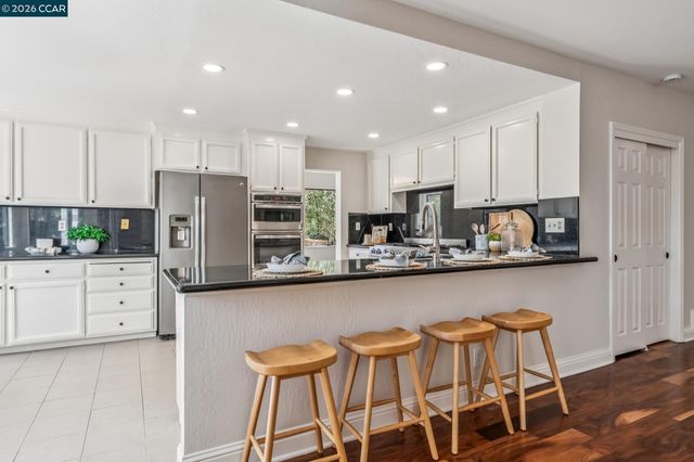 140 Cottonwood Ln, Danville, CA 94506