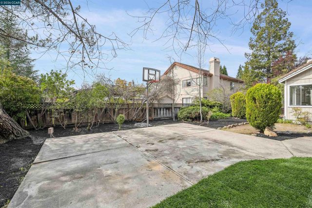 140 Cottonwood Ln, Danville, CA 94506