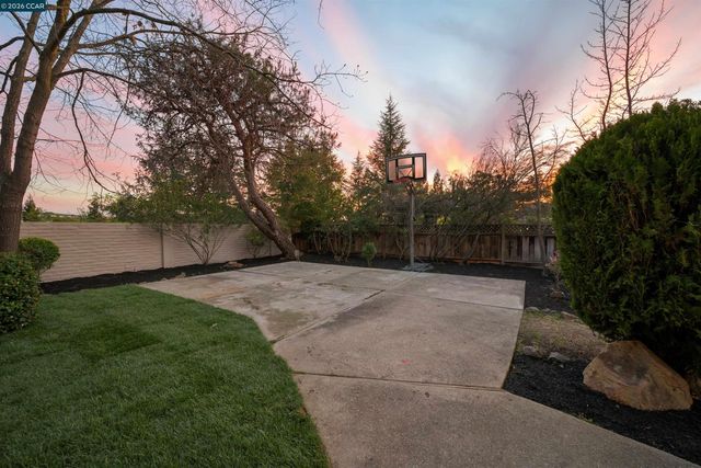 140 Cottonwood Ln, Danville, CA 94506