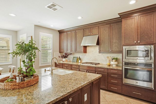 217 Jubilee Ln, Lodi, CA 95242