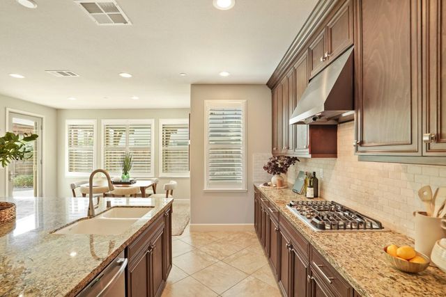 217 Jubilee Ln, Lodi, CA 95242