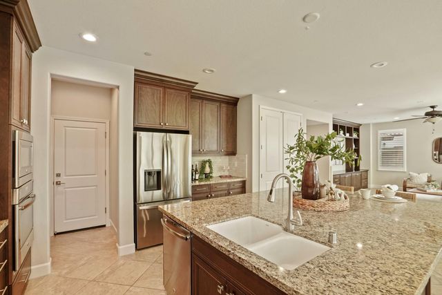 217 Jubilee Ln, Lodi, CA 95242