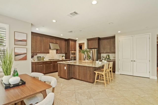 217 Jubilee Ln, Lodi, CA 95242