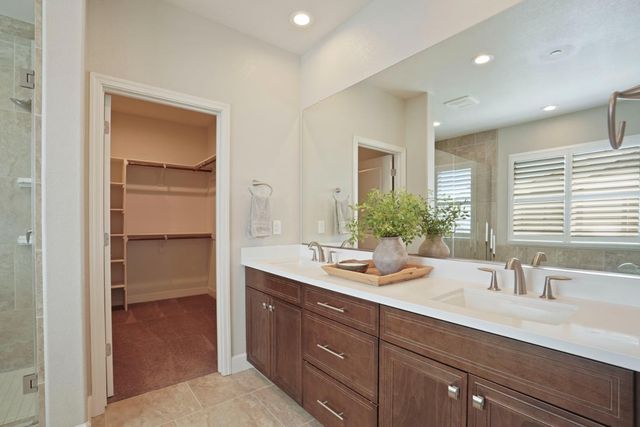 217 Jubilee Ln, Lodi, CA 95242