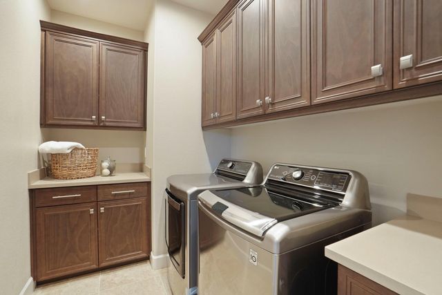 217 Jubilee Ln, Lodi, CA 95242