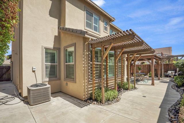 217 Jubilee Ln, Lodi, CA 95242