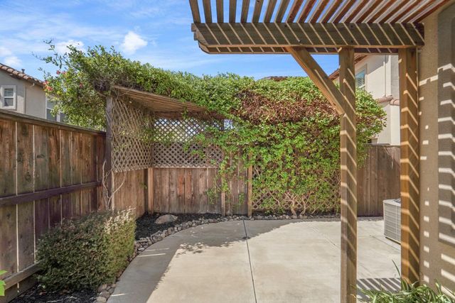 217 Jubilee Ln, Lodi, CA 95242