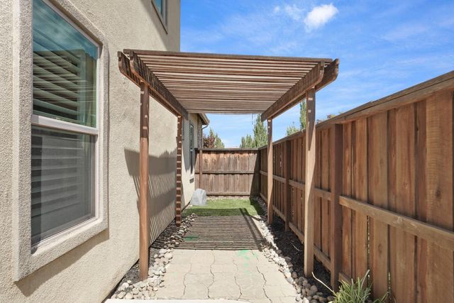 217 Jubilee Ln, Lodi, CA 95242