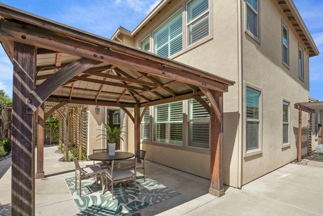 217 Jubilee Ln, Lodi, CA 95242