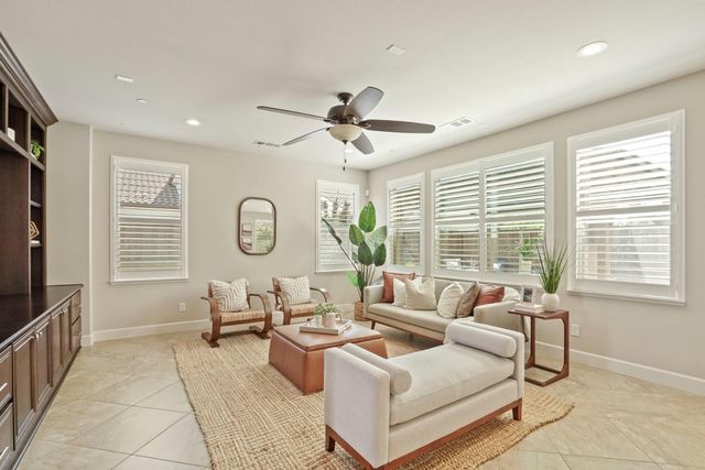 217 Jubilee Ln, Lodi, CA 95242
