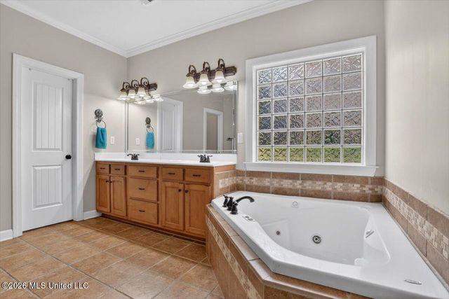4213 W Dickens Place Drive, Southaven, MS 38672
