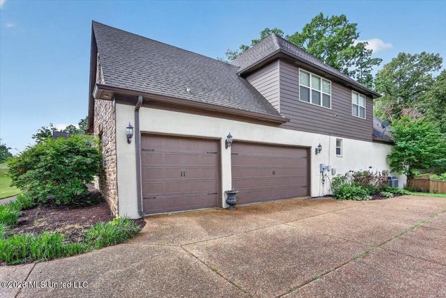 4213 W Dickens Place Drive, Southaven, MS 38672