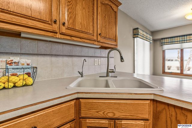 752 Heatherwood Drive, Fremont, NE 68025