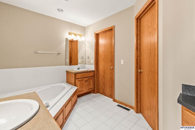 752 Heatherwood Drive, Fremont, NE 68025