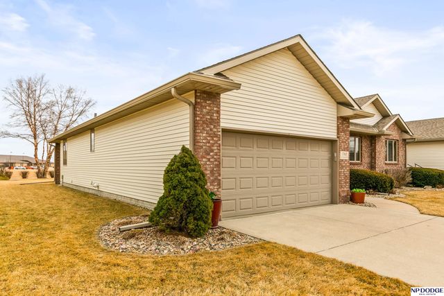 752 Heatherwood Drive, Fremont, NE 68025